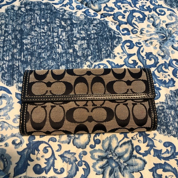 Black Coach Signature Wallet - Picture 6 of 8